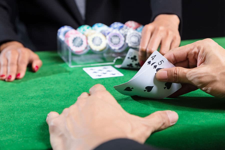 Chiến Thuật chơi tắc kè hoa trong trò chơi Poker