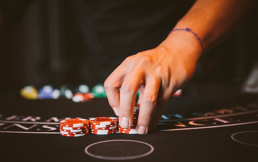 Mẹo chơi bài Blackjack cần học để giảm thiểu rủi ro bị thua cược